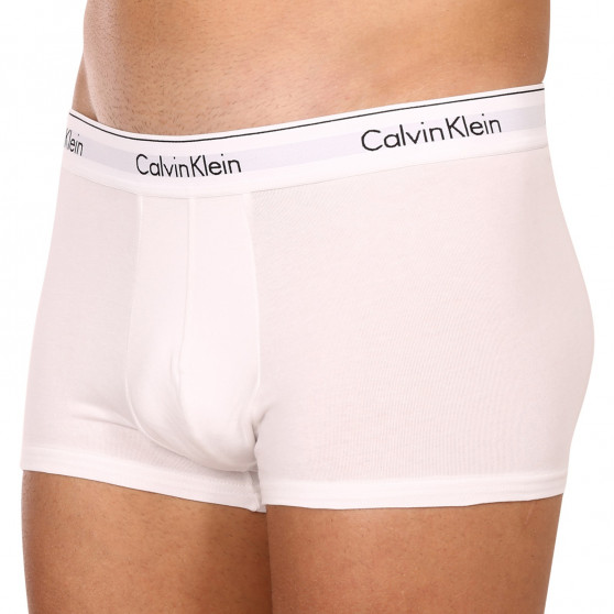 3PACK Calvin Klein miesten bokserit valkoiset (NB2380A-100)